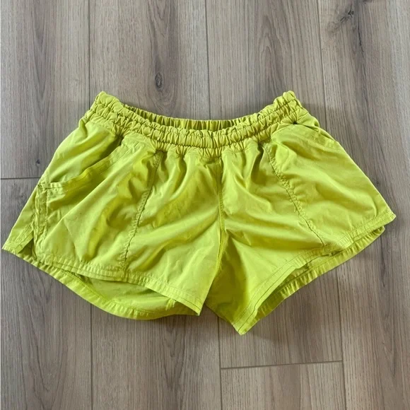 Lululemon Shake & Break Short in Split Pea - Picture 3 of 7